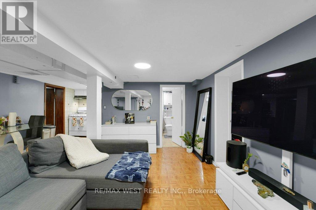225 Oakwood Avenue, Toronto (Oakwood Village), Ontario  M6E 2V3 - Photo 23 - C12441810