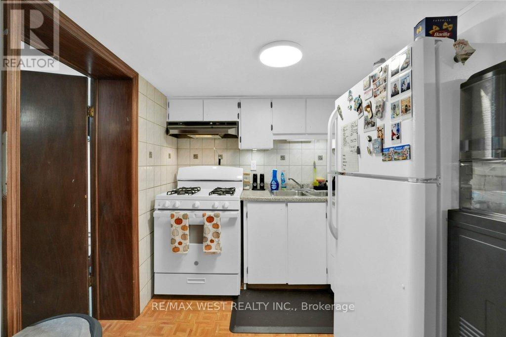 225 Oakwood Avenue, Toronto (Oakwood Village), Ontario  M6E 2V3 - Photo 27 - C12441810