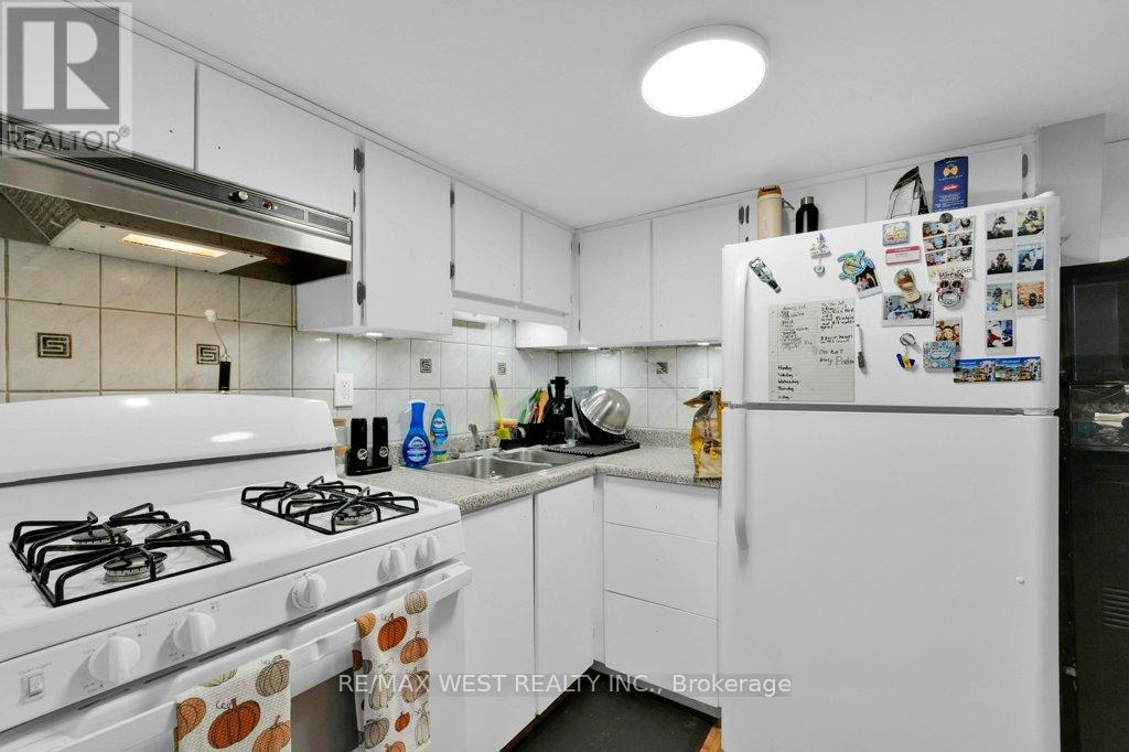 225 Oakwood Avenue, Toronto (Oakwood Village), Ontario  M6E 2V3 - Photo 28 - C12441810