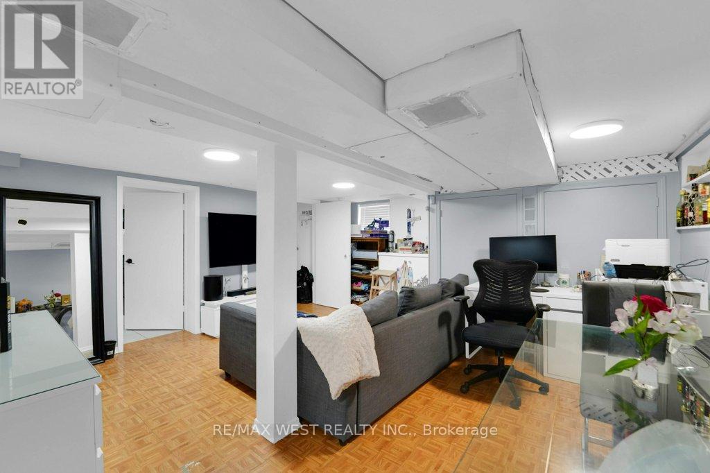 225 Oakwood Avenue, Toronto (Oakwood Village), Ontario  M6E 2V3 - Photo 30 - C12441810