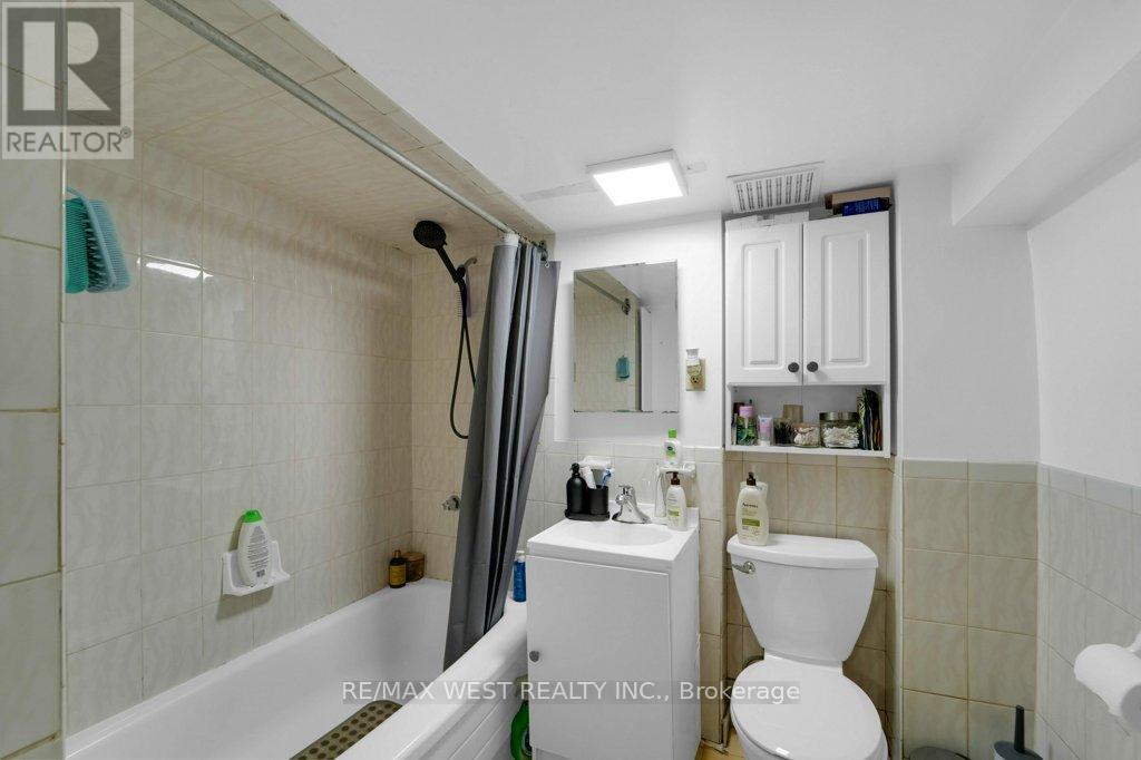 225 Oakwood Avenue, Toronto (Oakwood Village), Ontario  M6E 2V3 - Photo 33 - C12441810