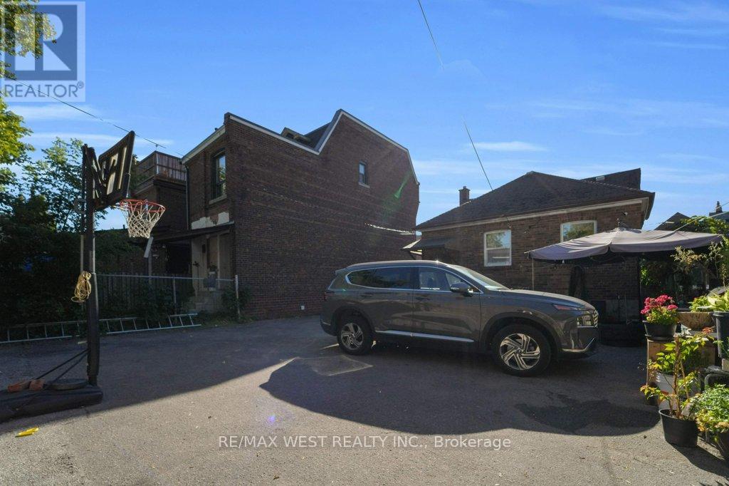 225 Oakwood Avenue, Toronto (Oakwood Village), Ontario  M6E 2V3 - Photo 37 - C12441810