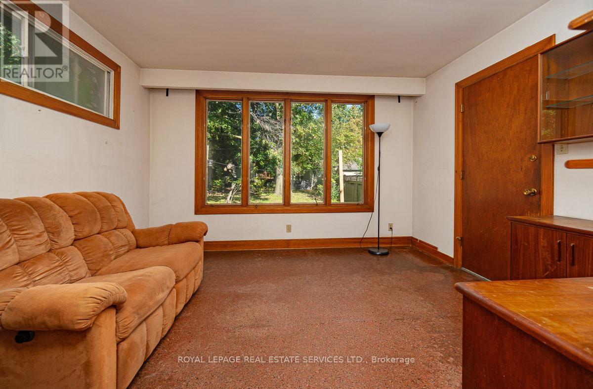 2 Parklea Drive, Toronto, Ontario  M4G 2J4 - Photo 12 - C12439723