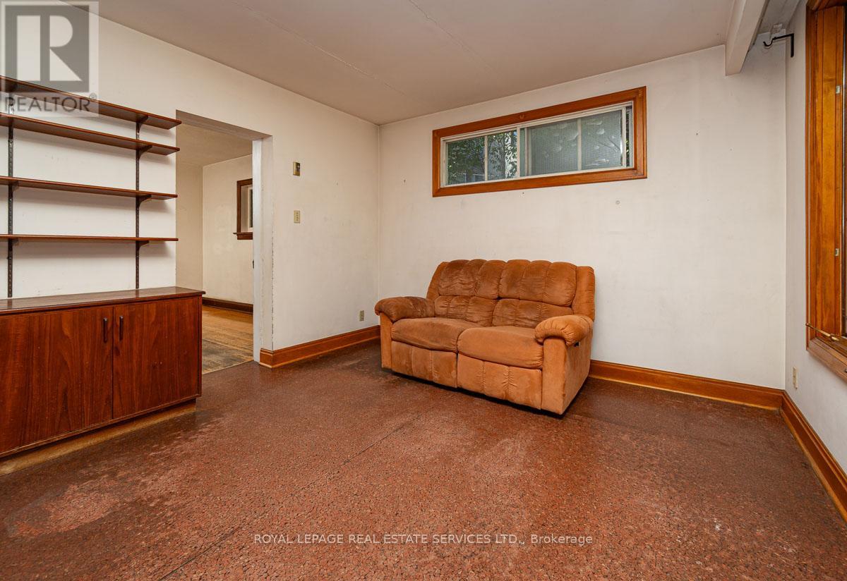 2 Parklea Drive, Toronto, Ontario  M4G 2J4 - Photo 13 - C12439723