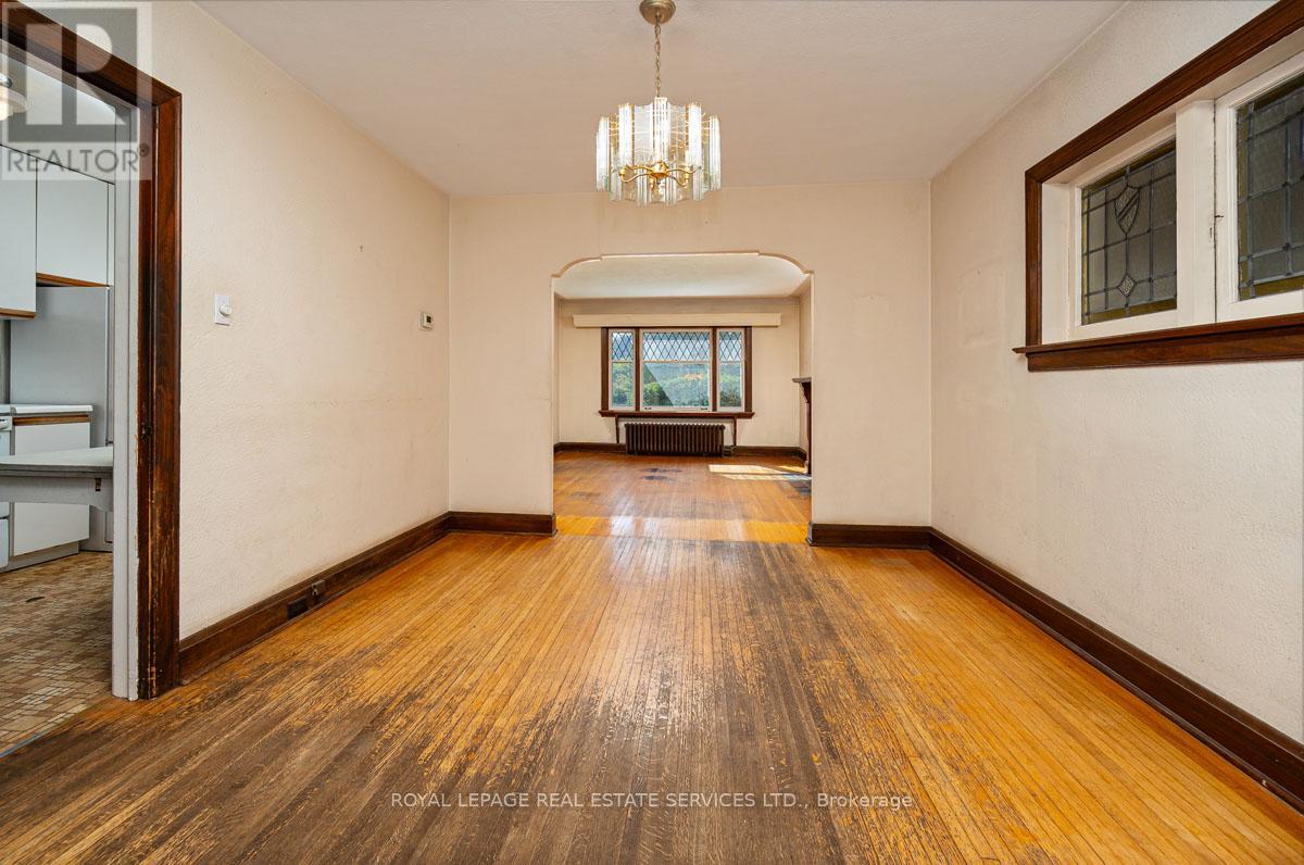 2 Parklea Drive, Toronto, Ontario  M4G 2J4 - Photo 11 - C12439723