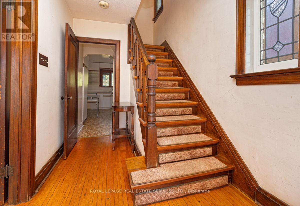 2 Parklea Drive, Toronto, Ontario  M4G 2J4 - Photo 6 - C12439723
