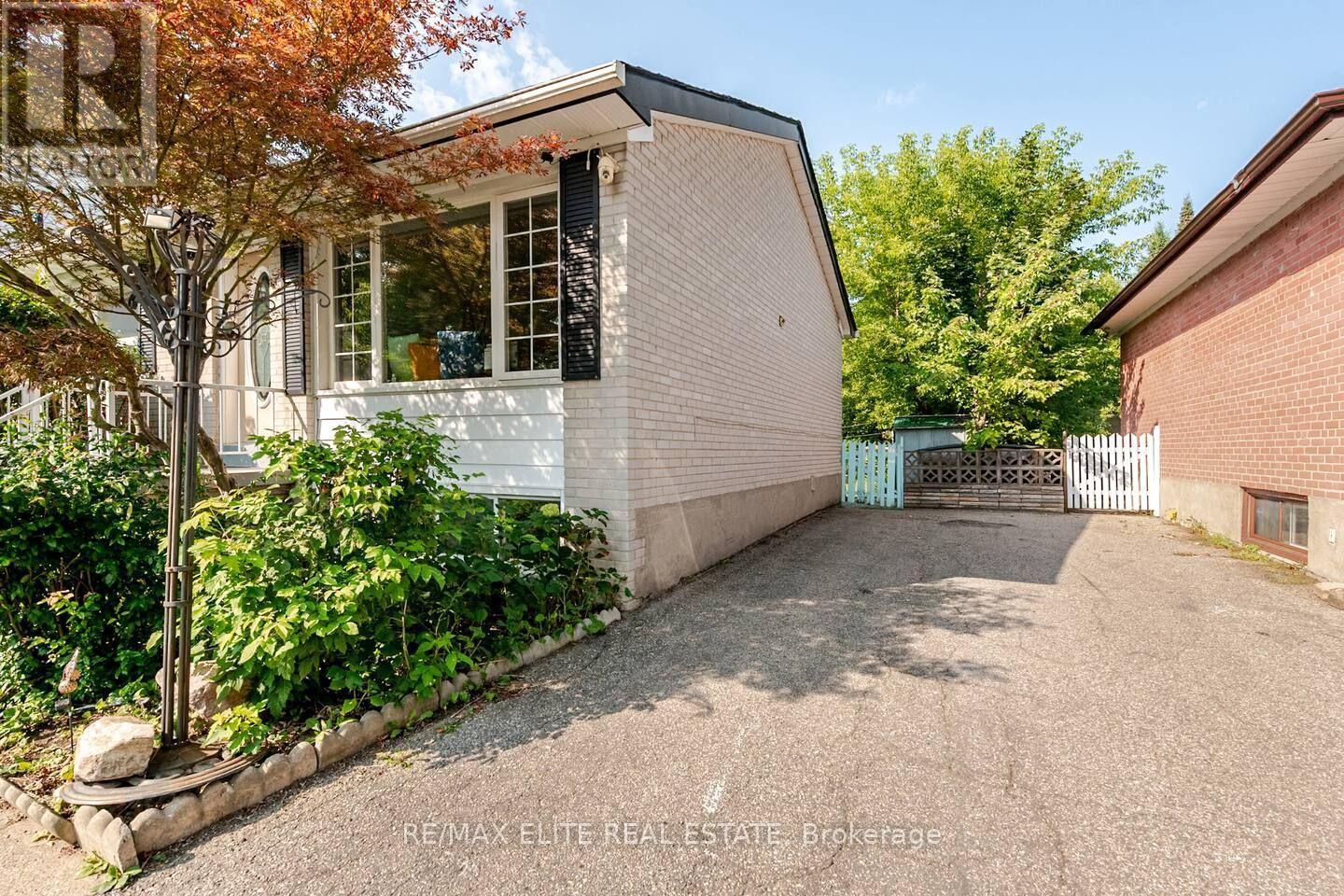 172 Felix Road, Richmond Hill, Ontario  L4C 3M9 - Photo 6 - N12441820