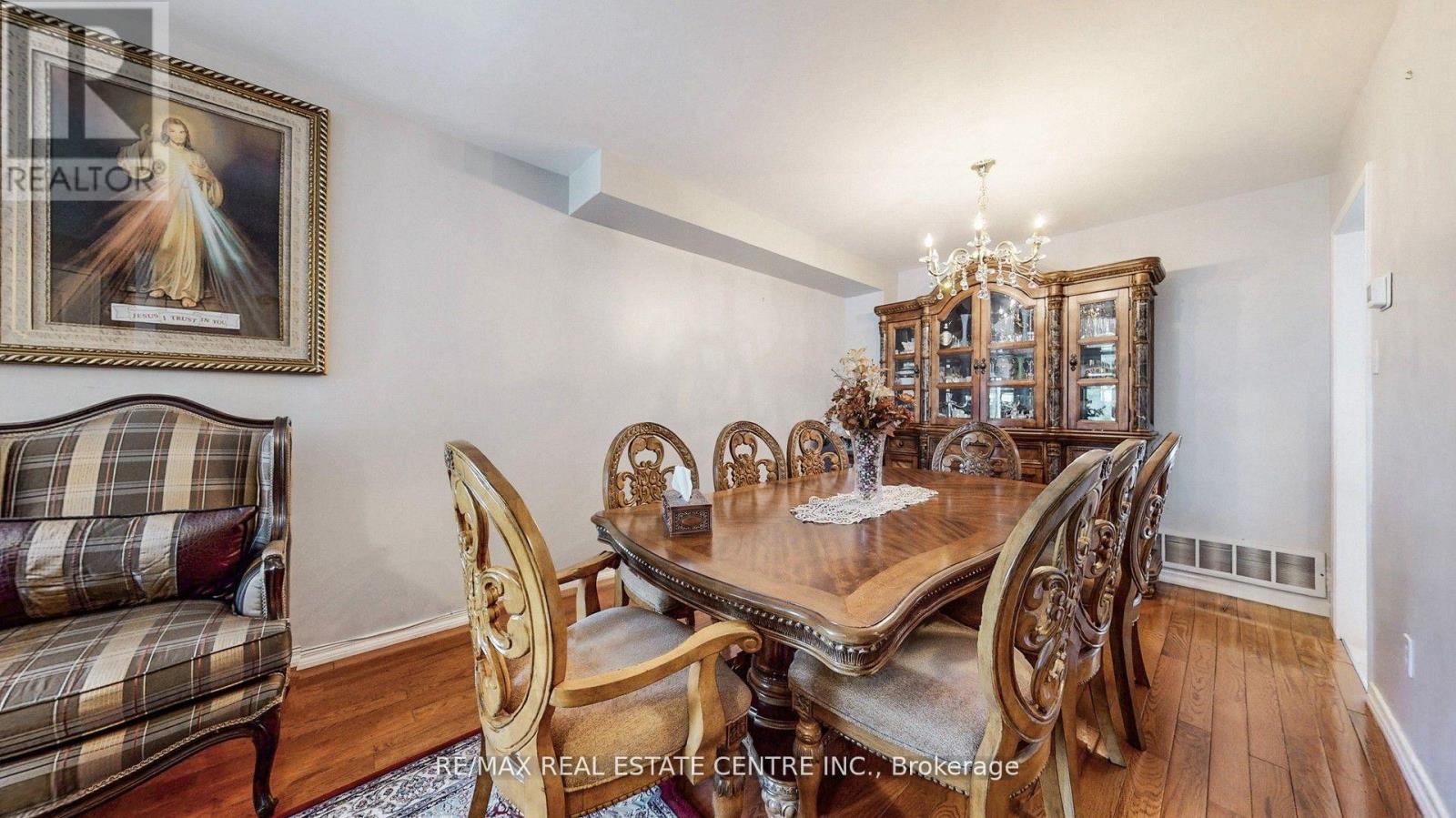6899 Bansbridge Crescent, Mississauga (Lisgar), Ontario  L5N 6T1 - Photo 12 - W12441815