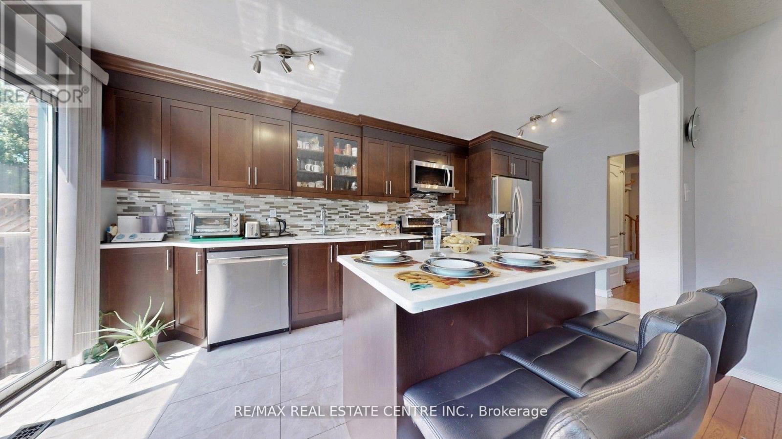 6899 Bansbridge Crescent, Mississauga (Lisgar), Ontario  L5N 6T1 - Photo 17 - W12441815