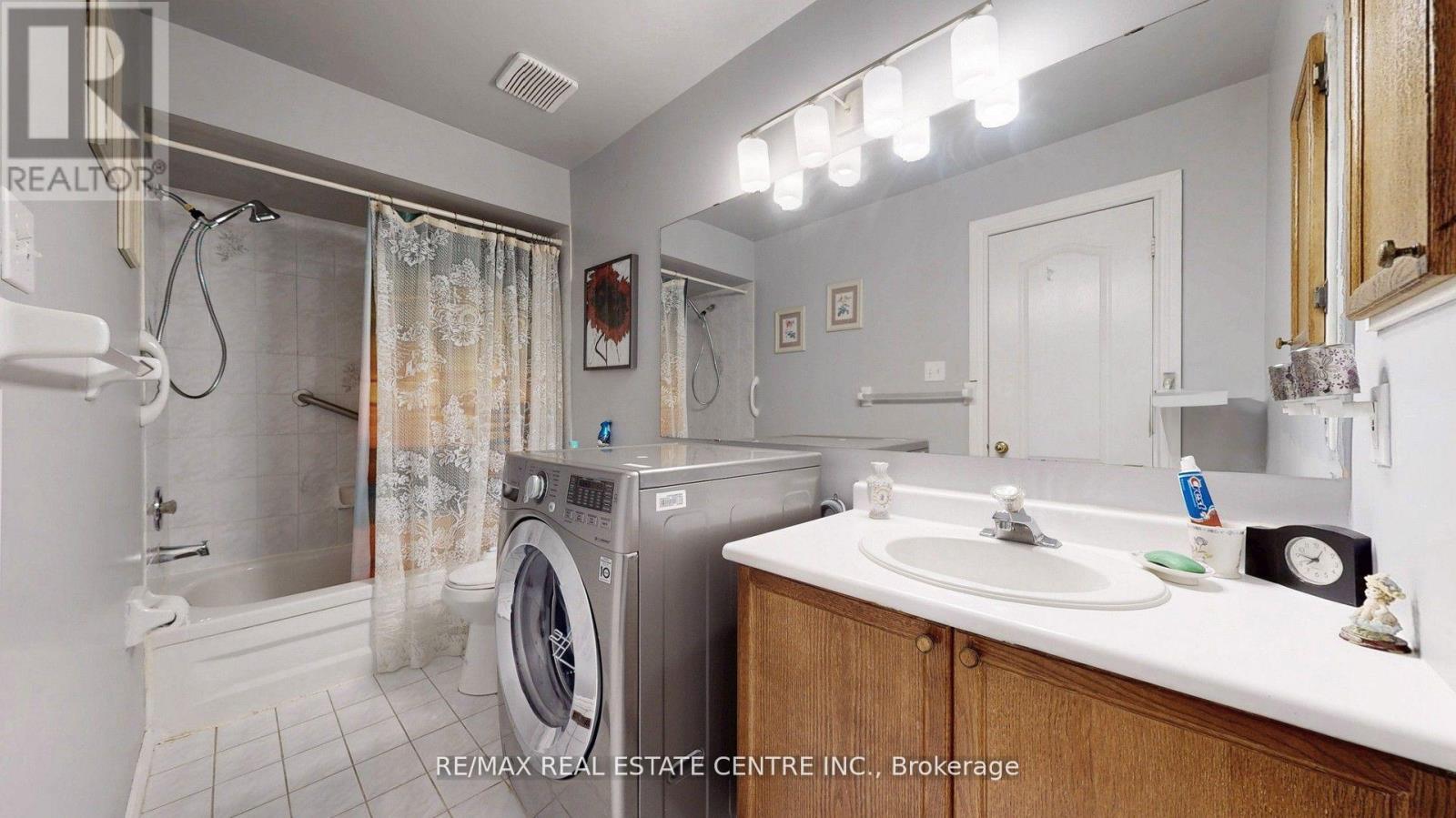 6899 Bansbridge Crescent, Mississauga (Lisgar), Ontario  L5N 6T1 - Photo 33 - W12441815