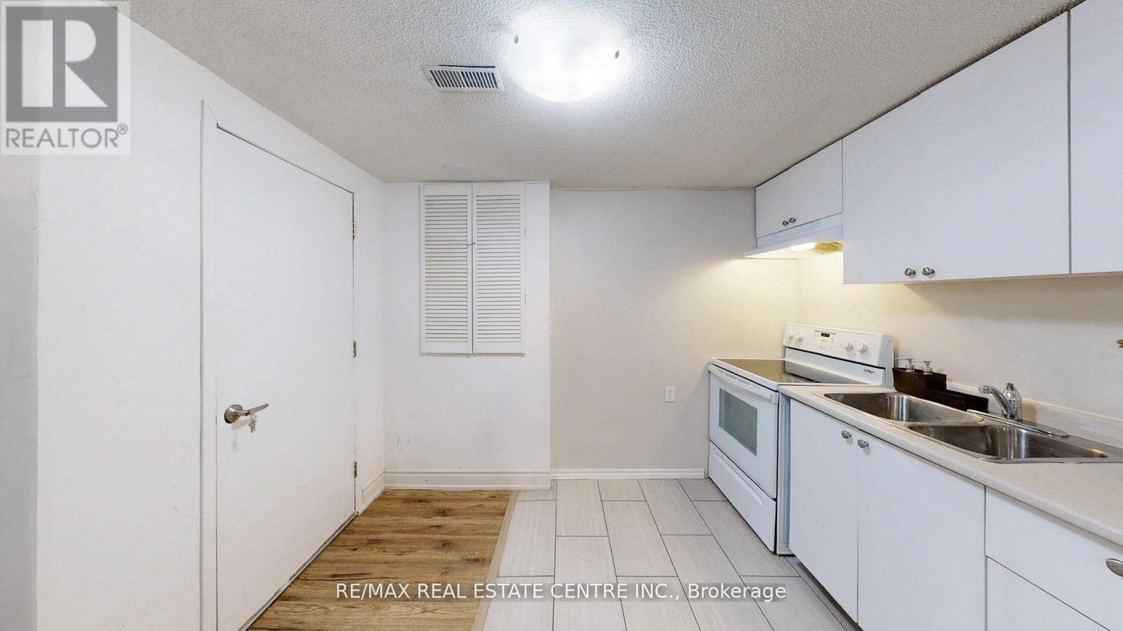 6899 Bansbridge Crescent, Mississauga (Lisgar), Ontario  L5N 6T1 - Photo 38 - W12441815