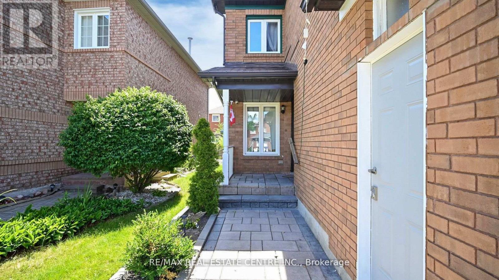 6899 Bansbridge Crescent, Mississauga (Lisgar), Ontario  L5N 6T1 - Photo 4 - W12441815