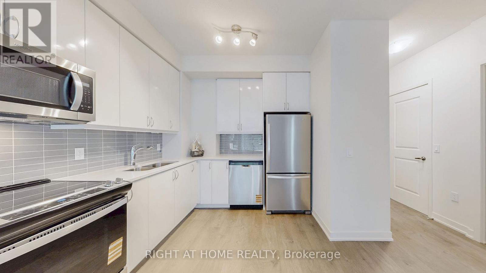 408 - 38 Annie Craig Drive, Toronto, Ontario  M8V 0G9 - Photo 2 - W12441818