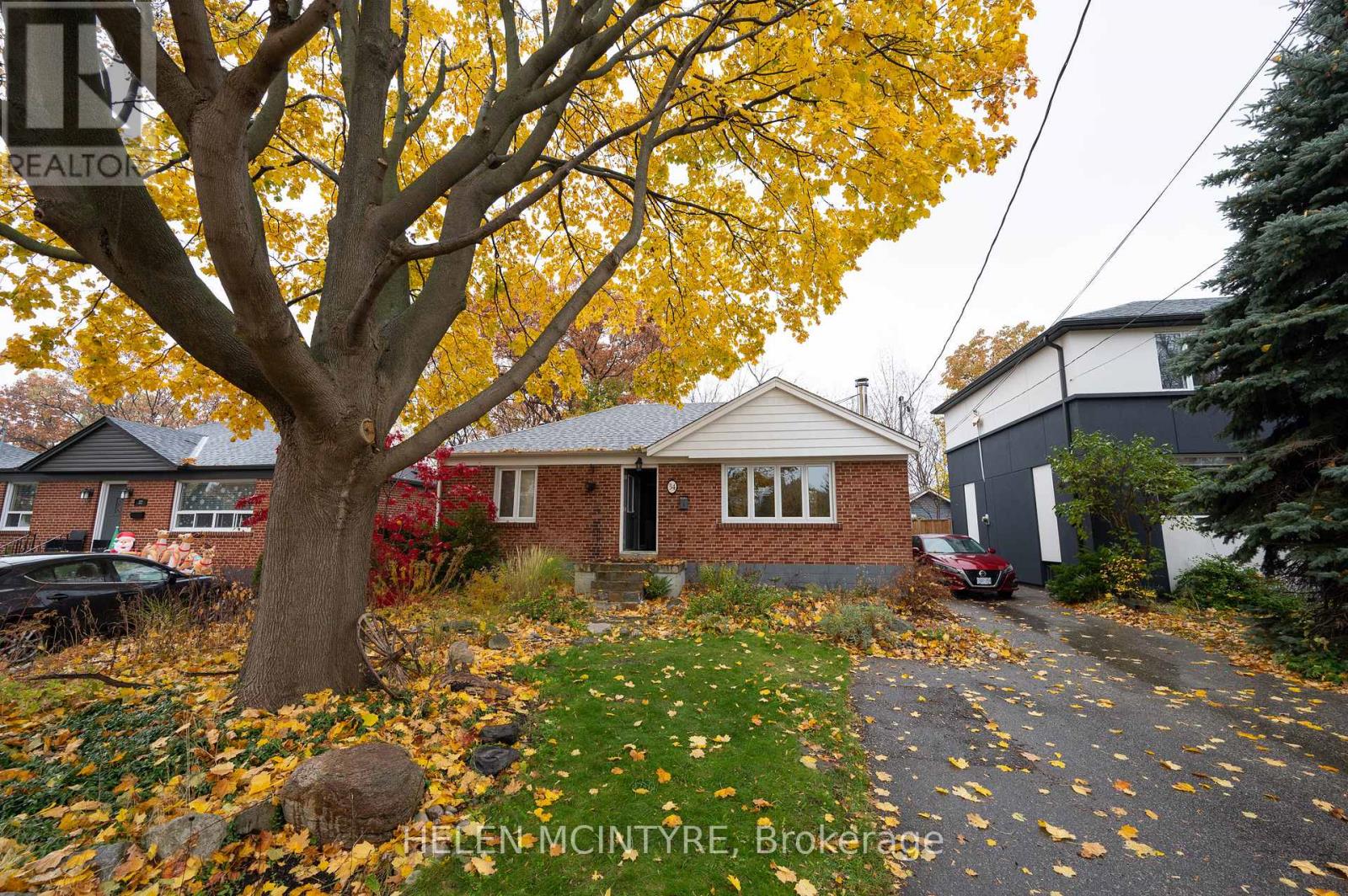 34 Dunning Crescent, Toronto, Ontario  M8W 4S8 - Photo 13 - W12441821