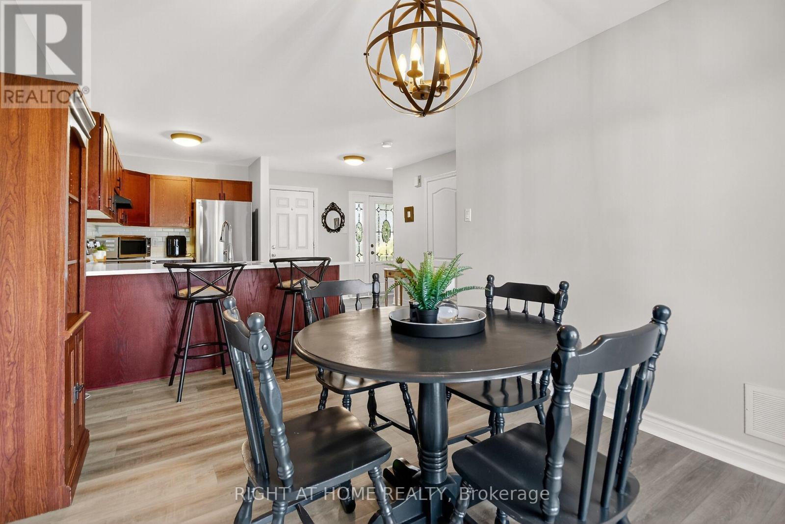 42 Frieday Street, Arnprior, Ontario  K7S 0A6 - Photo 11 - X12441849