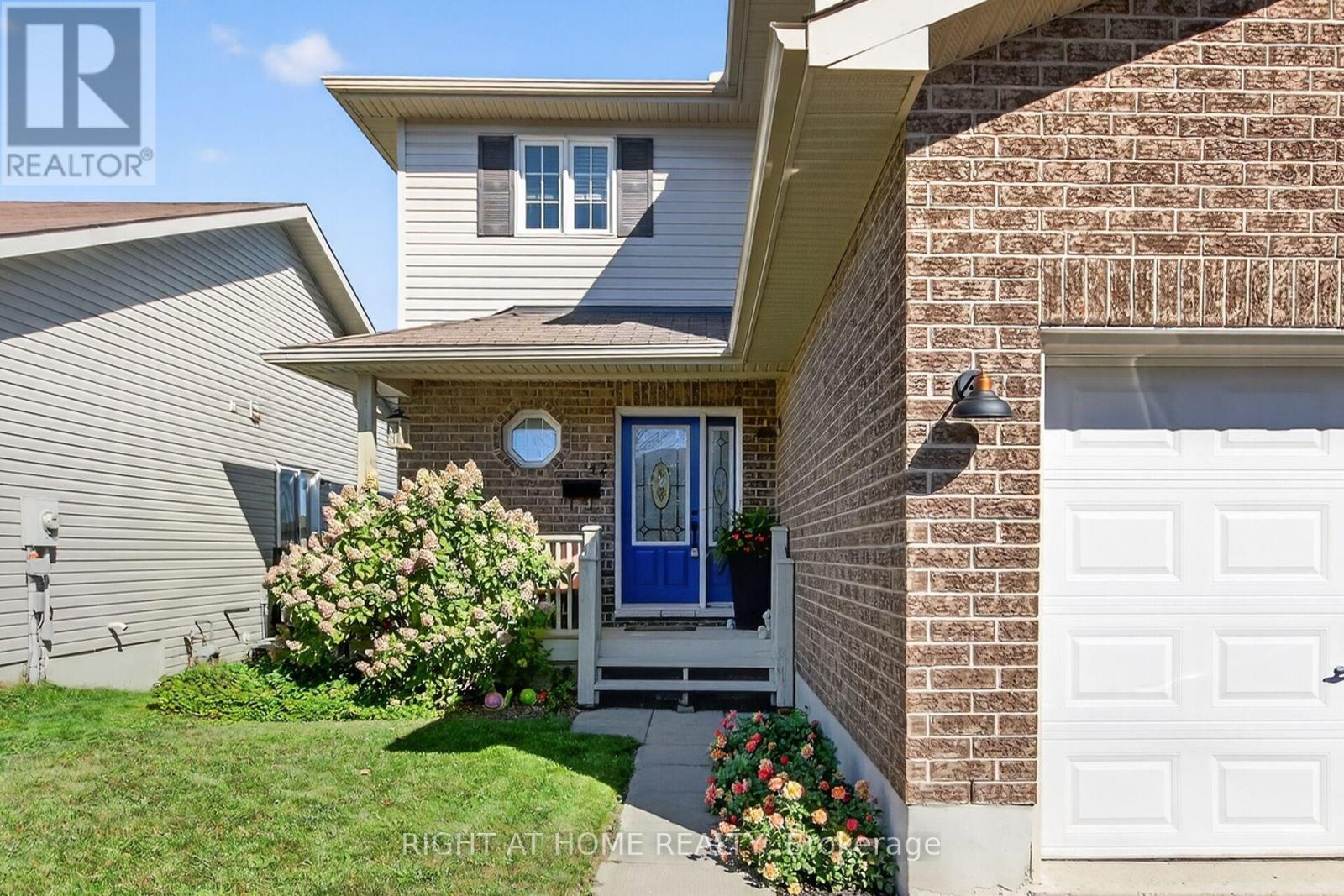 42 Frieday Street, Arnprior, Ontario  K7S 0A6 - Photo 2 - X12441849