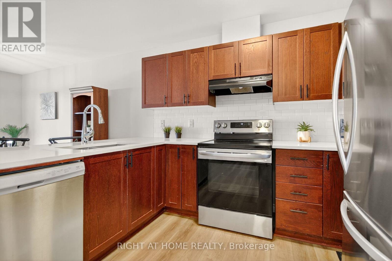42 Frieday Street, Arnprior, Ontario  K7S 0A6 - Photo 6 - X12441849
