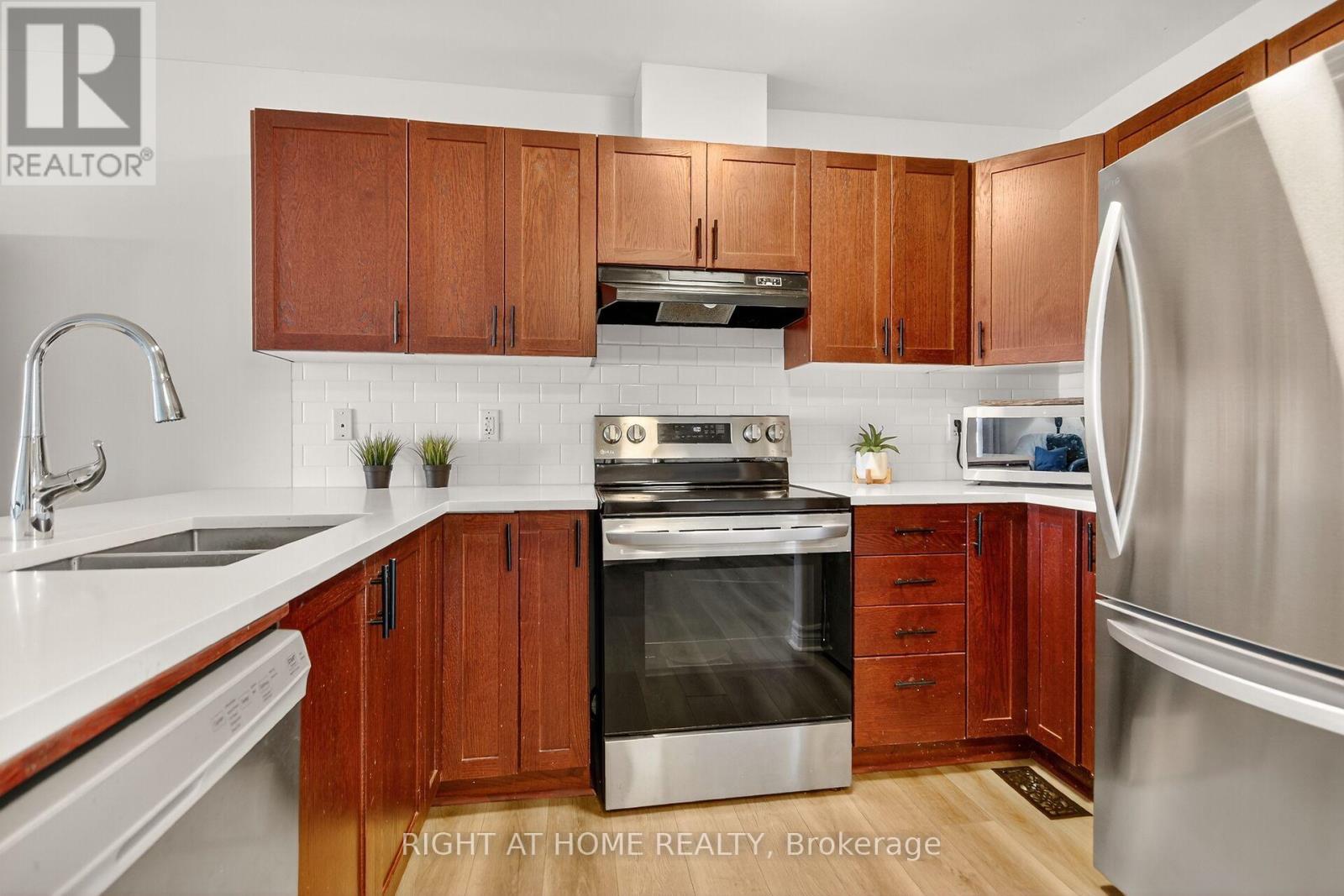 42 Frieday Street, Arnprior, Ontario  K7S 0A6 - Photo 7 - X12441849
