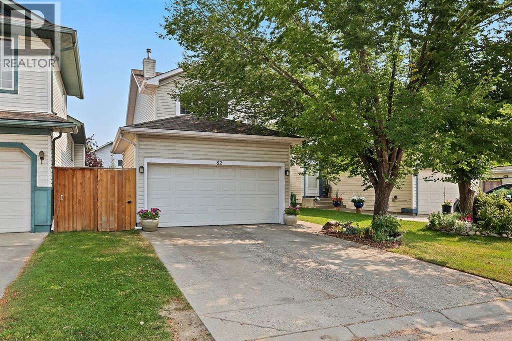 82 Erin Grove Se, Calgary, Alberta  T2B 3L2 - Photo 2 - A2252471