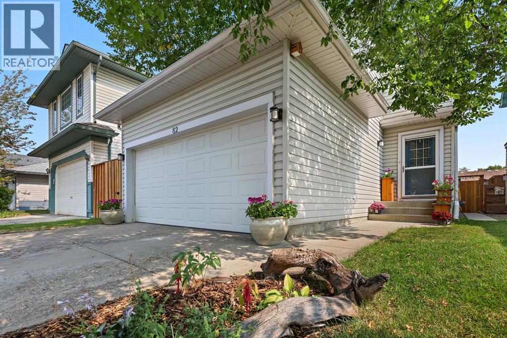 82 Erin Grove Se, Calgary, Alberta  T2B 3L2 - Photo 4 - A2252471