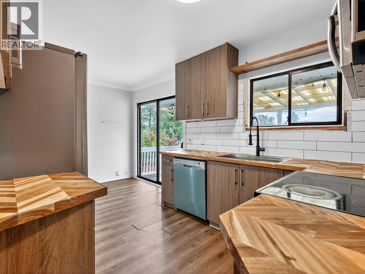 7259 Barnet Road, Burnaby, British Columbia  V5A 1E3 - Photo 8 - R3054844
