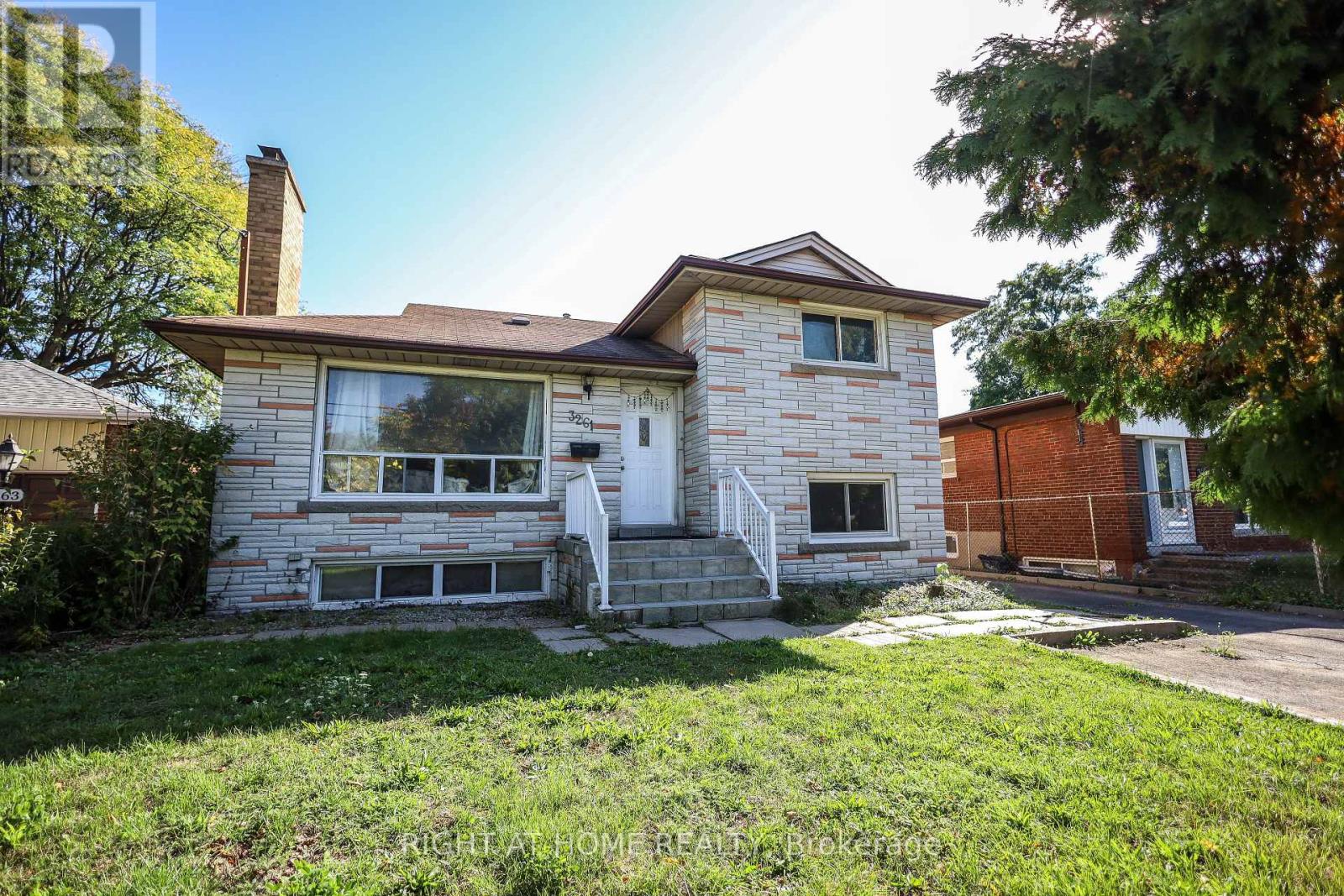 3261 LAWRENCE AVENUE E, Toronto, Ontario