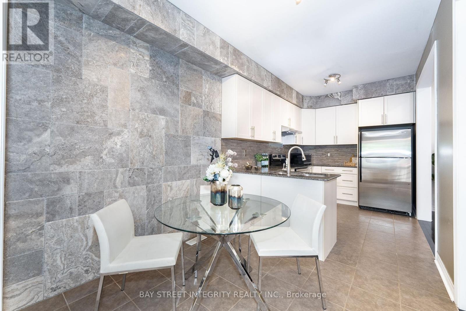 2413 Grand Oak Trail, Oakville, Ontario  L6M 0J4 - Photo 15 - W12439044