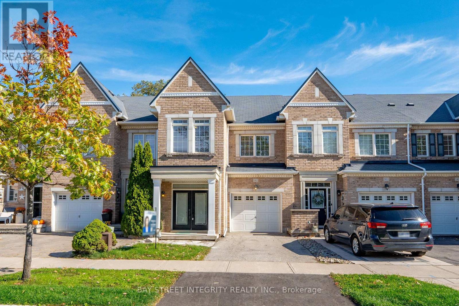 2413 Grand Oak Trail, Oakville, Ontario  L6M 0J4 - Photo 2 - W12439044