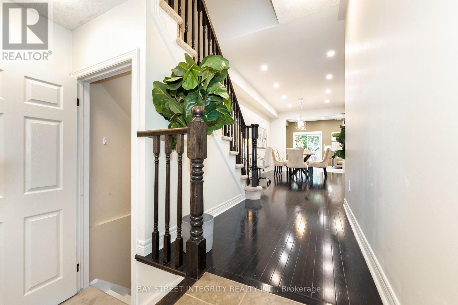 2413 Grand Oak Trail, Oakville, Ontario  L6M 0J4 - Photo 8 - W12439044