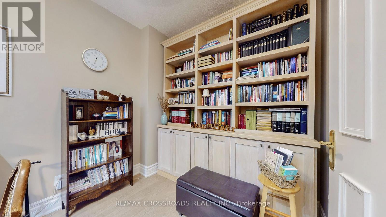 210 - 10 Old York Mills Road, Toronto (Bridle Path-Sunnybrook-York Mills), Ontario  M2P 2G9 - Photo 16 - C12441842