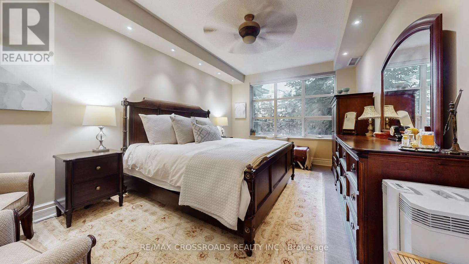 210 - 10 Old York Mills Road, Toronto (Bridle Path-Sunnybrook-York Mills), Ontario  M2P 2G9 - Photo 18 - C12441842