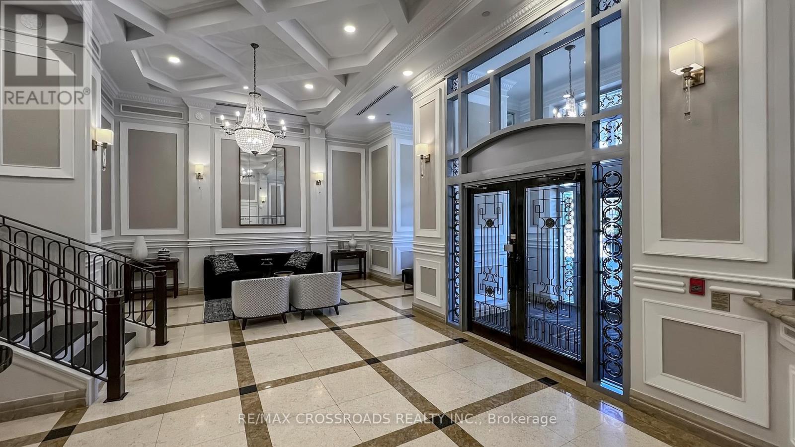 210 - 10 Old York Mills Road, Toronto (Bridle Path-Sunnybrook-York Mills), Ontario  M2P 2G9 - Photo 2 - C12441842