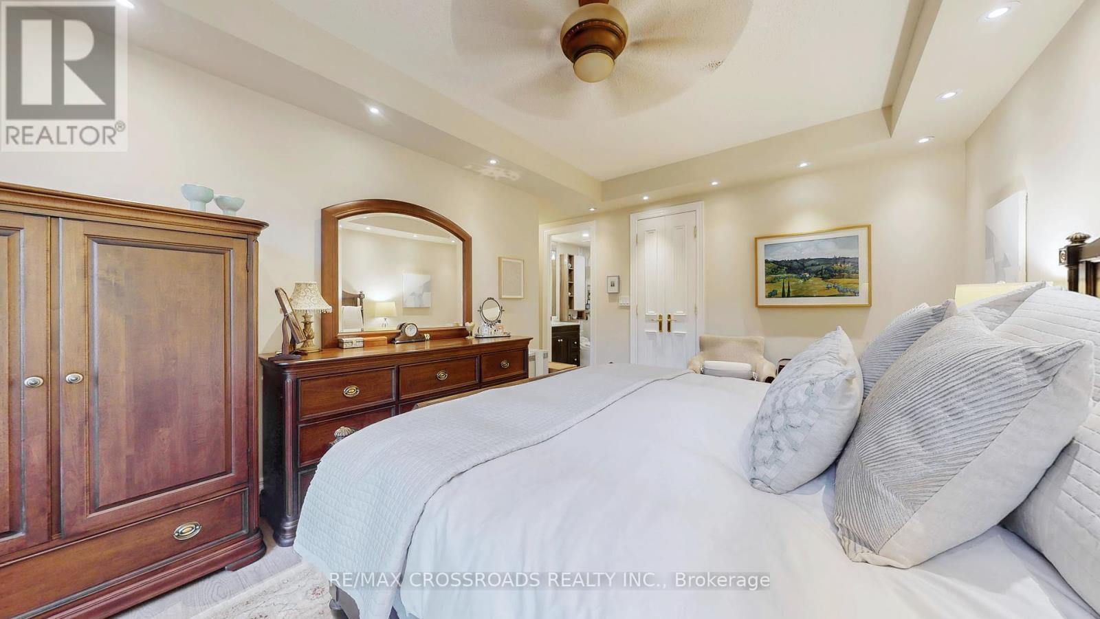 210 - 10 Old York Mills Road, Toronto (Bridle Path-Sunnybrook-York Mills), Ontario  M2P 2G9 - Photo 20 - C12441842