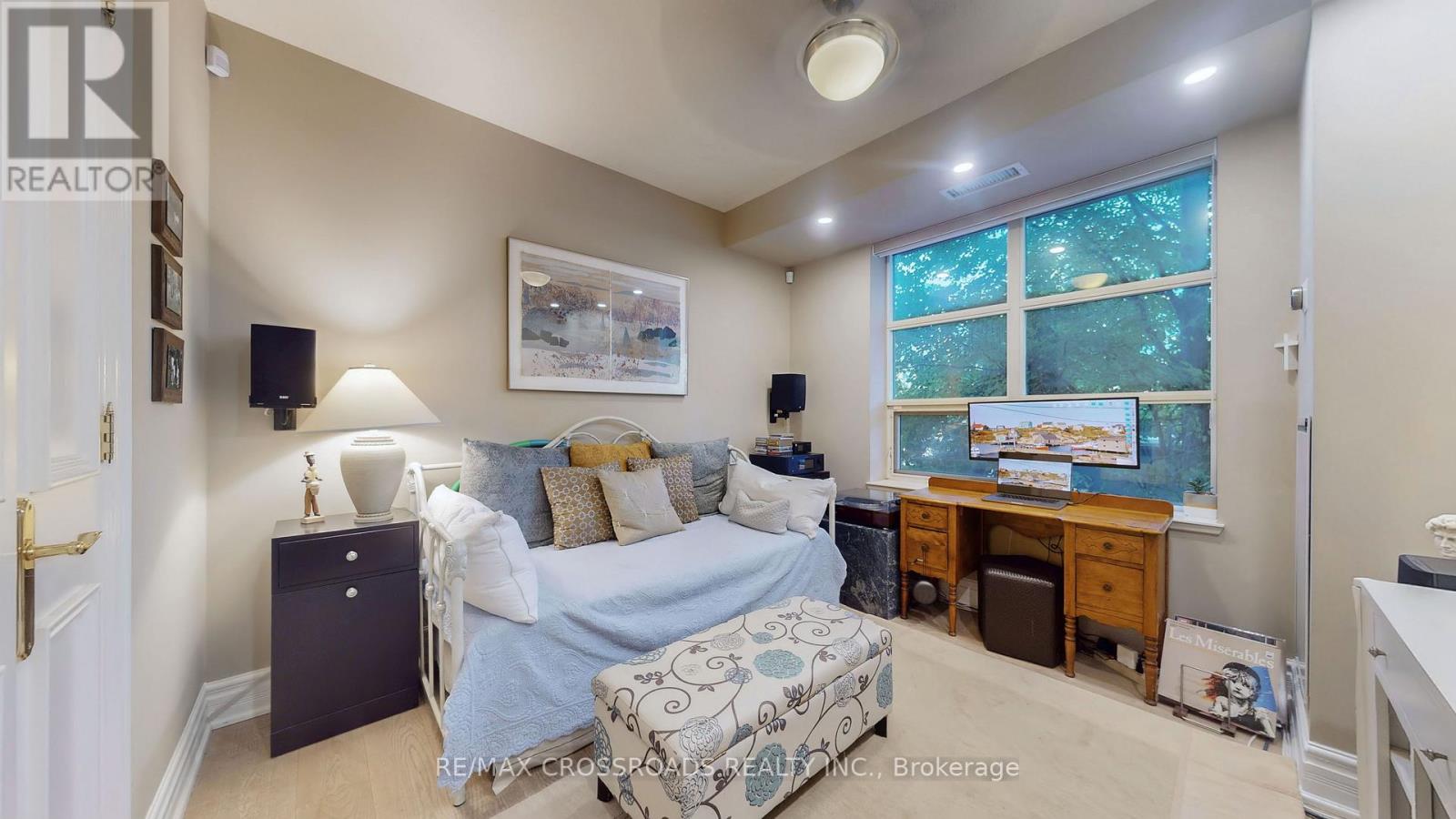 210 - 10 Old York Mills Road, Toronto (Bridle Path-Sunnybrook-York Mills), Ontario  M2P 2G9 - Photo 21 - C12441842