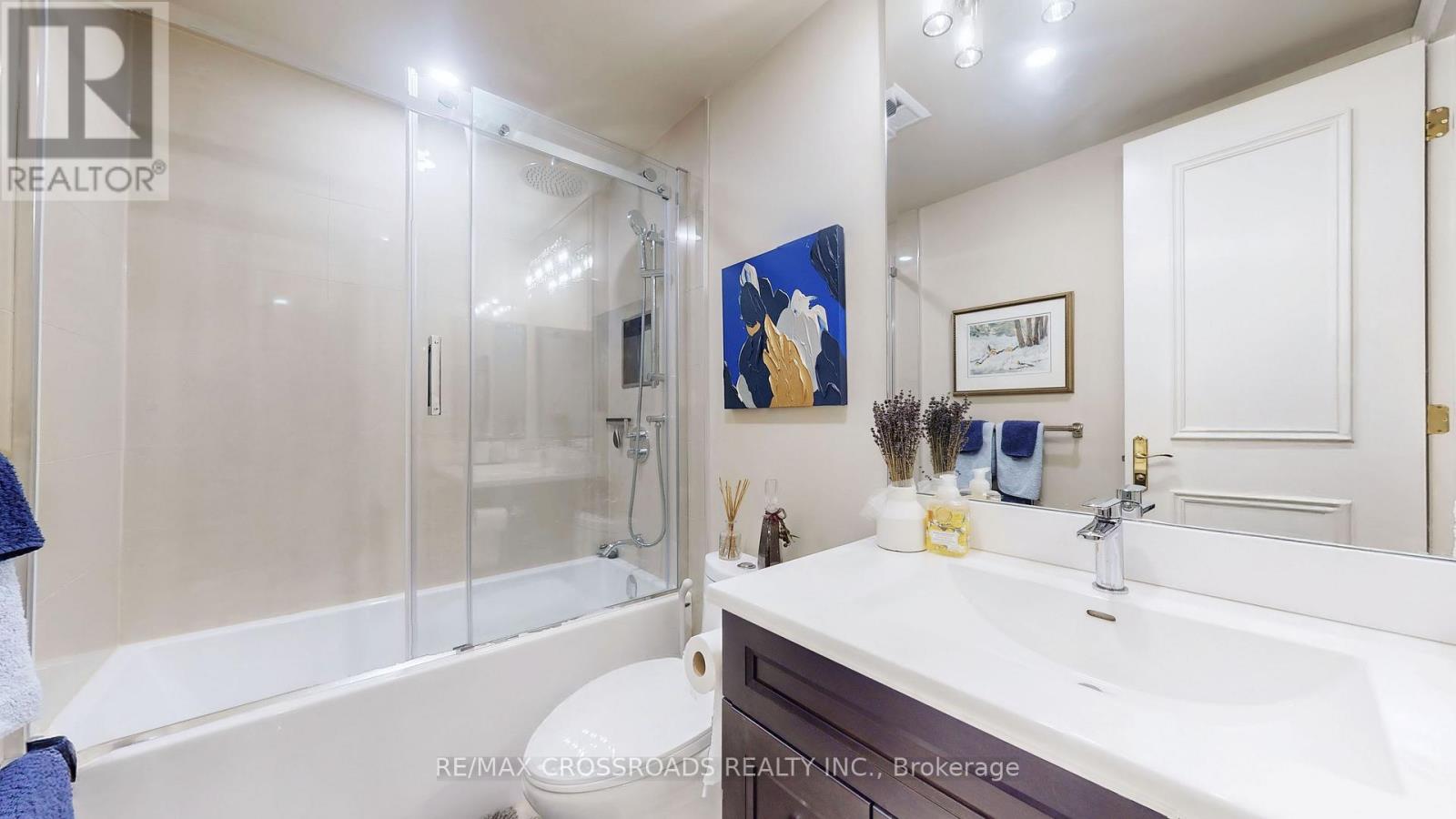210 - 10 Old York Mills Road, Toronto (Bridle Path-Sunnybrook-York Mills), Ontario  M2P 2G9 - Photo 24 - C12441842