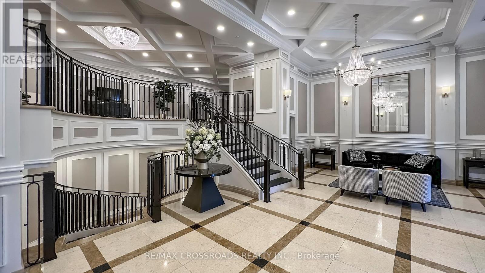 210 - 10 Old York Mills Road, Toronto (Bridle Path-Sunnybrook-York Mills), Ontario  M2P 2G9 - Photo 3 - C12441842