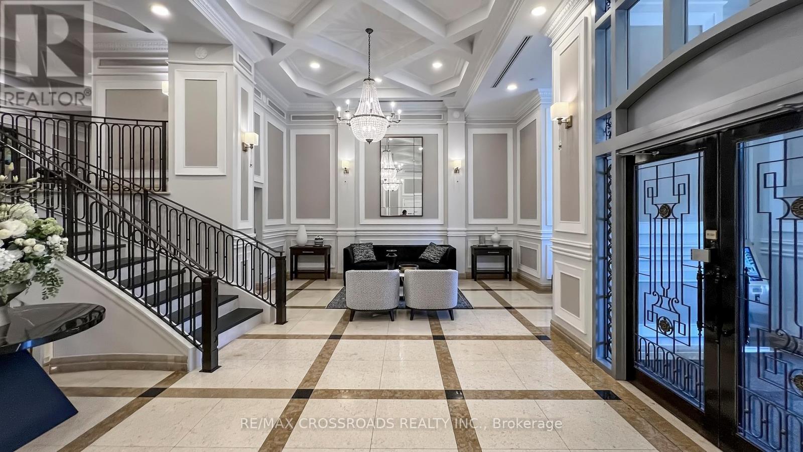210 - 10 Old York Mills Road, Toronto (Bridle Path-Sunnybrook-York Mills), Ontario  M2P 2G9 - Photo 4 - C12441842