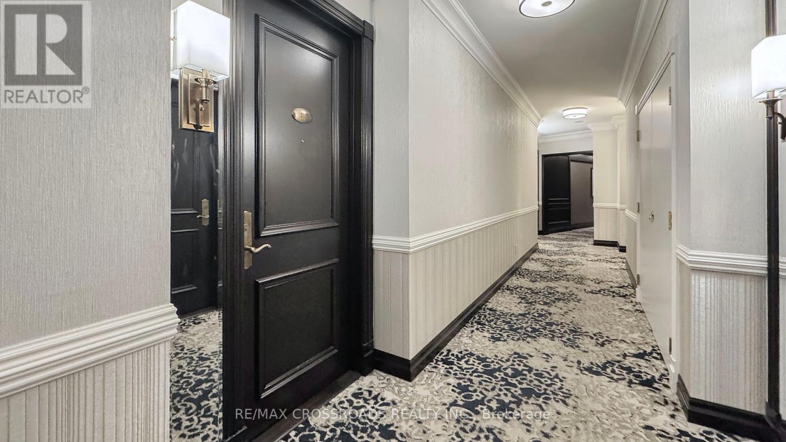210 - 10 Old York Mills Road, Toronto (Bridle Path-Sunnybrook-York Mills), Ontario  M2P 2G9 - Photo 5 - C12441842