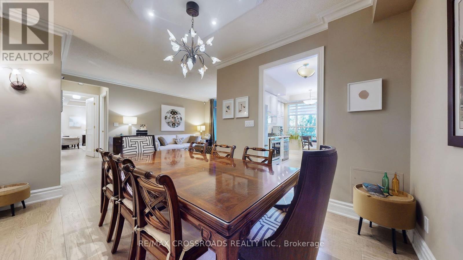 210 - 10 Old York Mills Road, Toronto (Bridle Path-Sunnybrook-York Mills), Ontario  M2P 2G9 - Photo 9 - C12441842