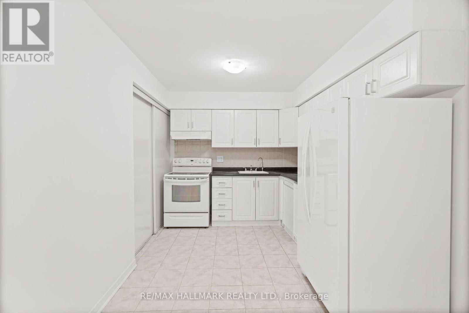 1805 - 3300 Don Mills Road, Toronto (Don Valley Village), Ontario  M2J 4X7 - Photo 8 - C12441845