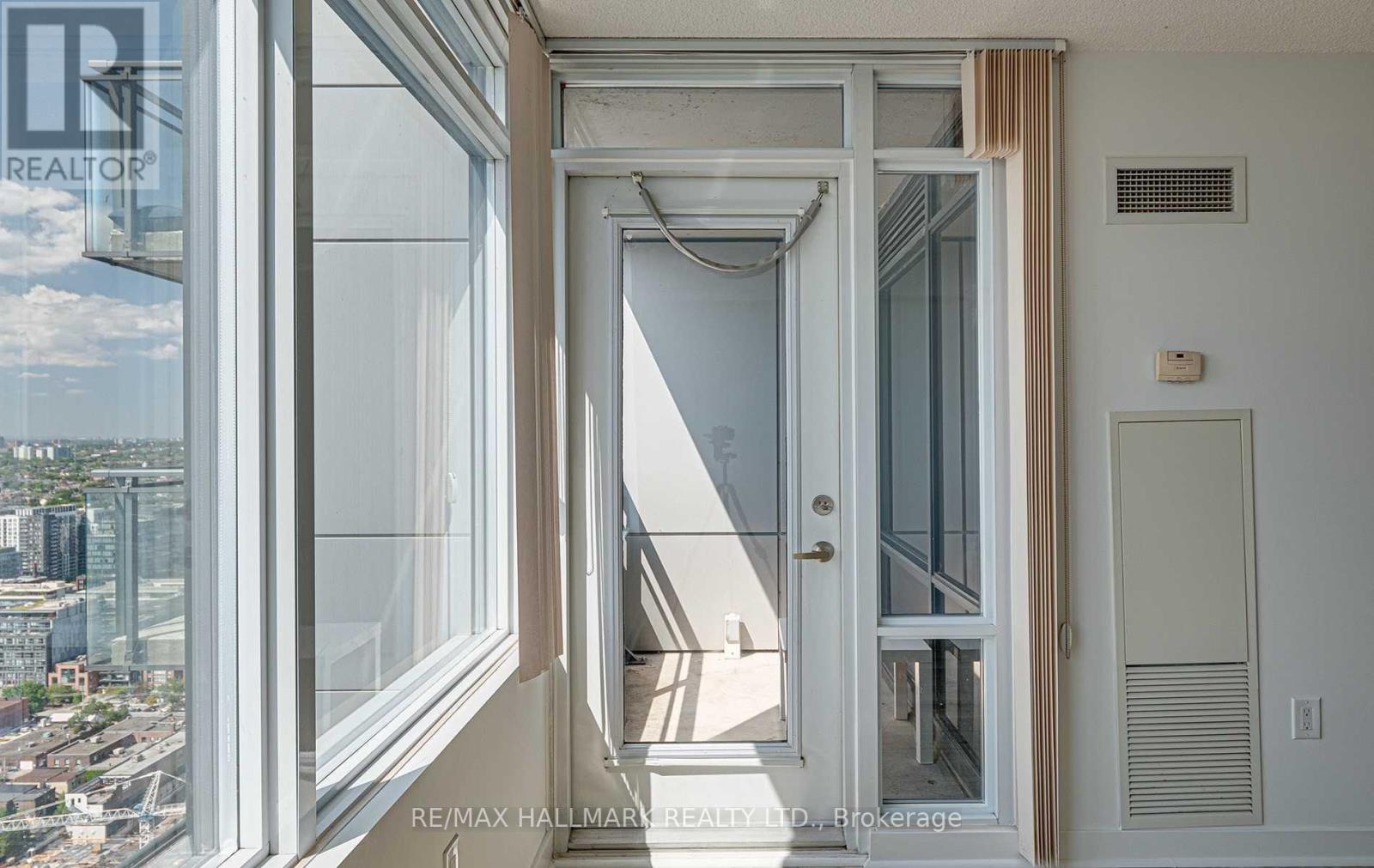 4509 - 25 Telegram Mews, Toronto, Ontario  M5V 3Z1 - Photo 18 - C12441863