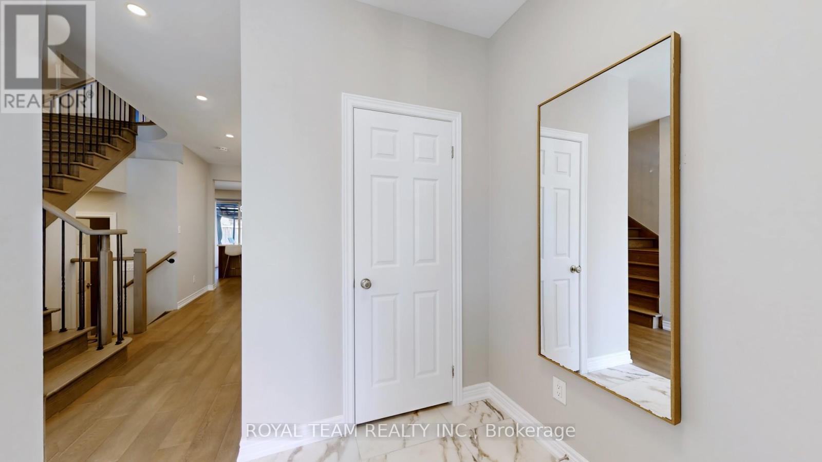 4 Church View Avenue, Markham (Victoria Manor-Jennings Gate), Ontario  L6C 0L6 - Photo 3 - N12441837