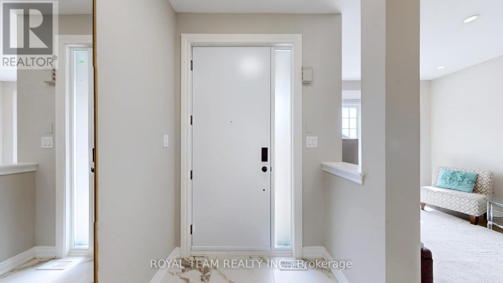 4 Church View Avenue, Markham (Victoria Manor-Jennings Gate), Ontario  L6C 0L6 - Photo 4 - N12441837