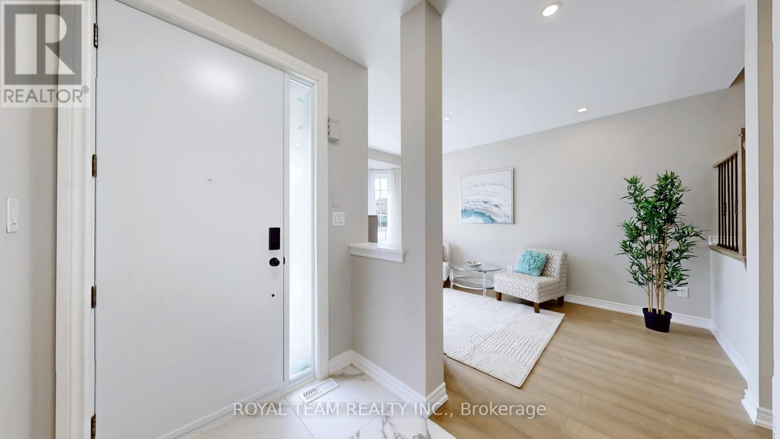 4 Church View Avenue, Markham (Victoria Manor-Jennings Gate), Ontario  L6C 0L6 - Photo 5 - N12441837