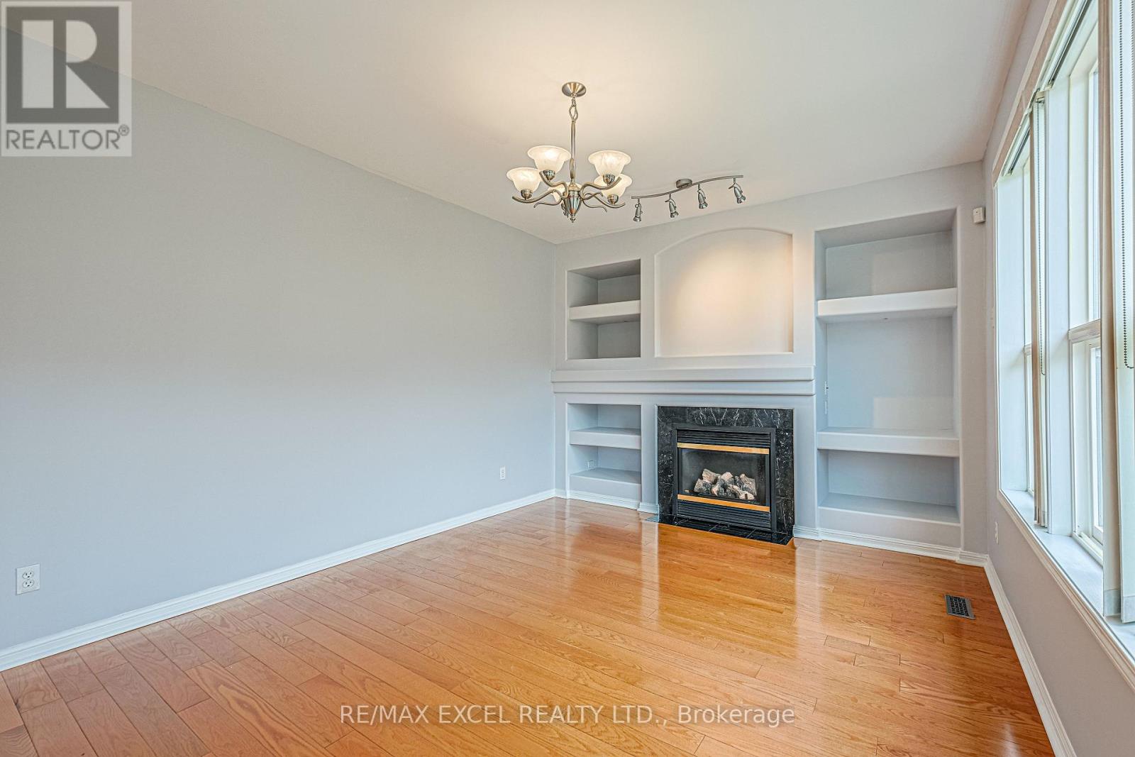 37 Baintree Street, Markham (Wismer), Ontario  L6E 1G5 - Photo 11 - N12441856