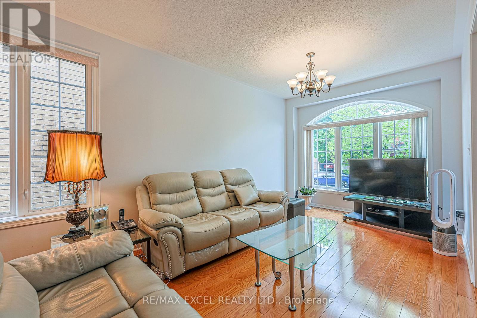 37 Baintree Street, Markham (Wismer), Ontario  L6E 1G5 - Photo 6 - N12441856
