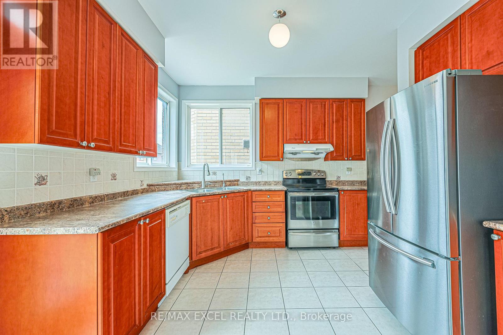 37 Baintree Street, Markham (Wismer), Ontario  L6E 1G5 - Photo 8 - N12441856