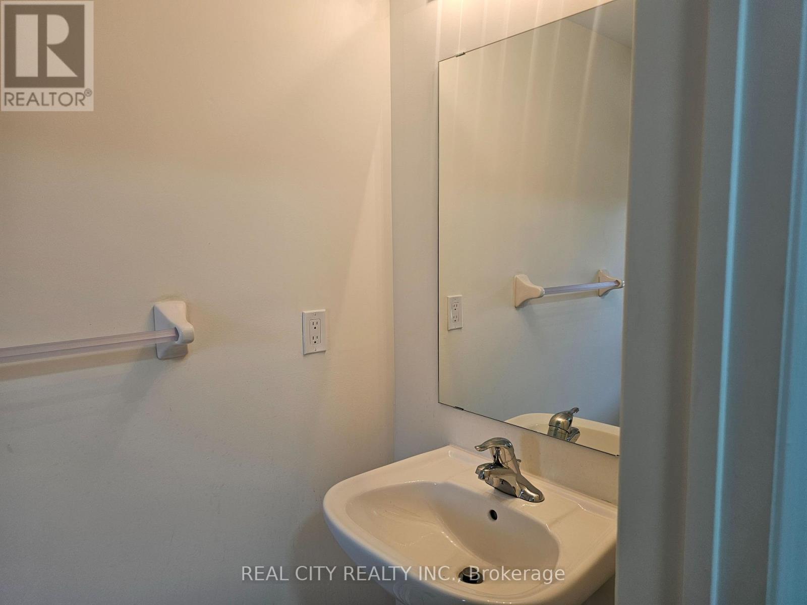 5 Heather Fullerton Road, Georgina, Ontario  L0E 1R0 - Photo 3 - N12441870
