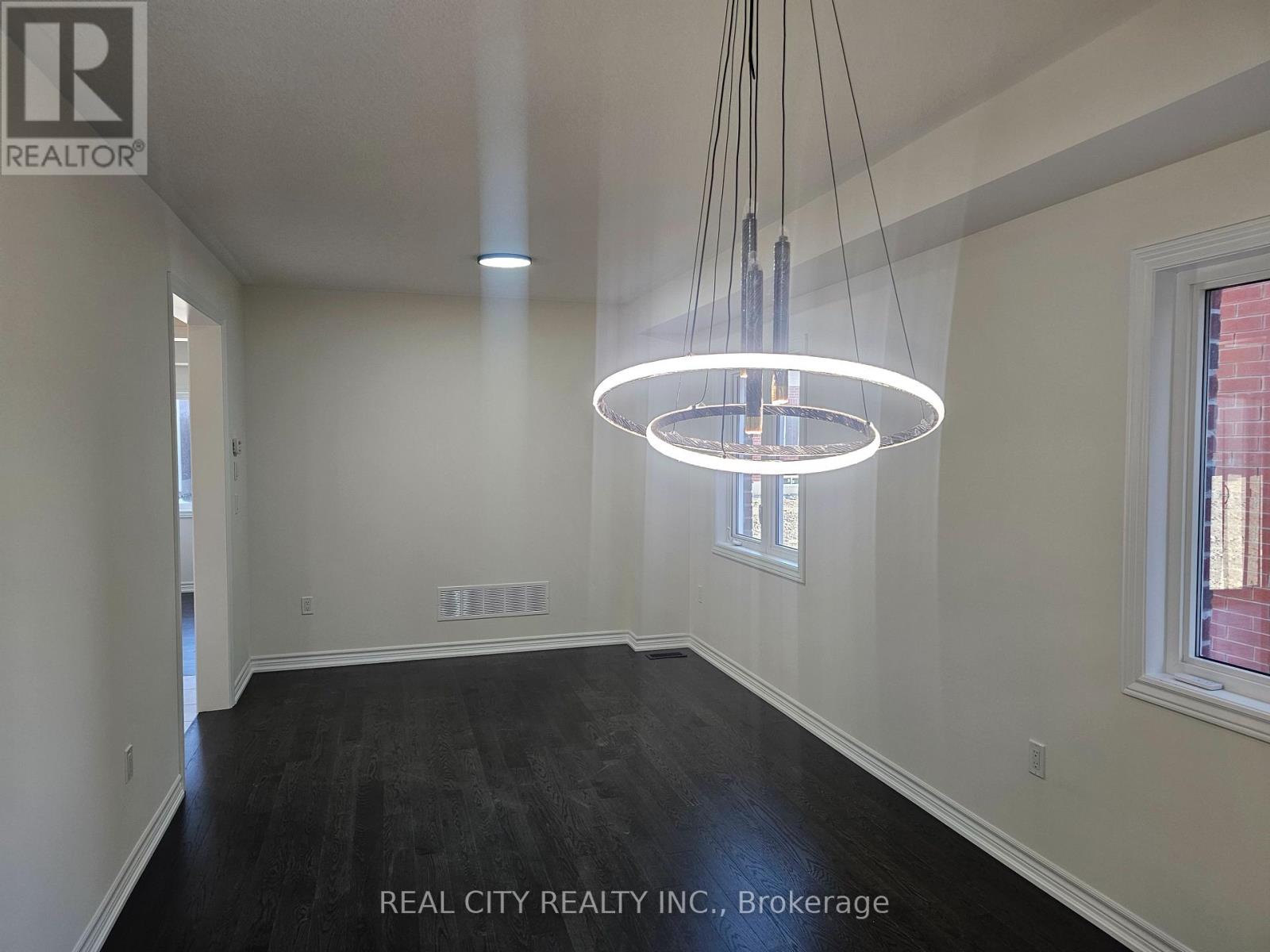 5 Heather Fullerton Road, Georgina, Ontario  L0E 1R0 - Photo 8 - N12441870