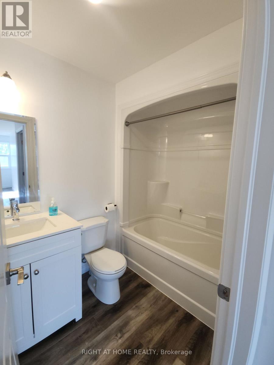 205 - 9 Queen Street W, Springwater, Ontario  L0L 1P0 - Photo 10 - S12441834